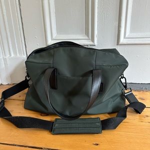 Away Everywhere duffel / tote in forest green
